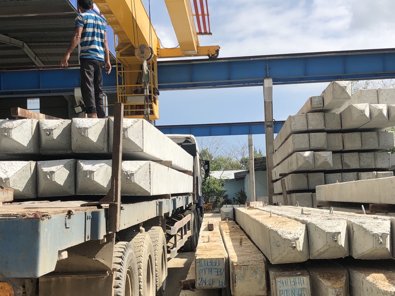 Công ty xây dựng nhà thép tiền chế tại Cần Thơ 20 Cọc bê tông vuông